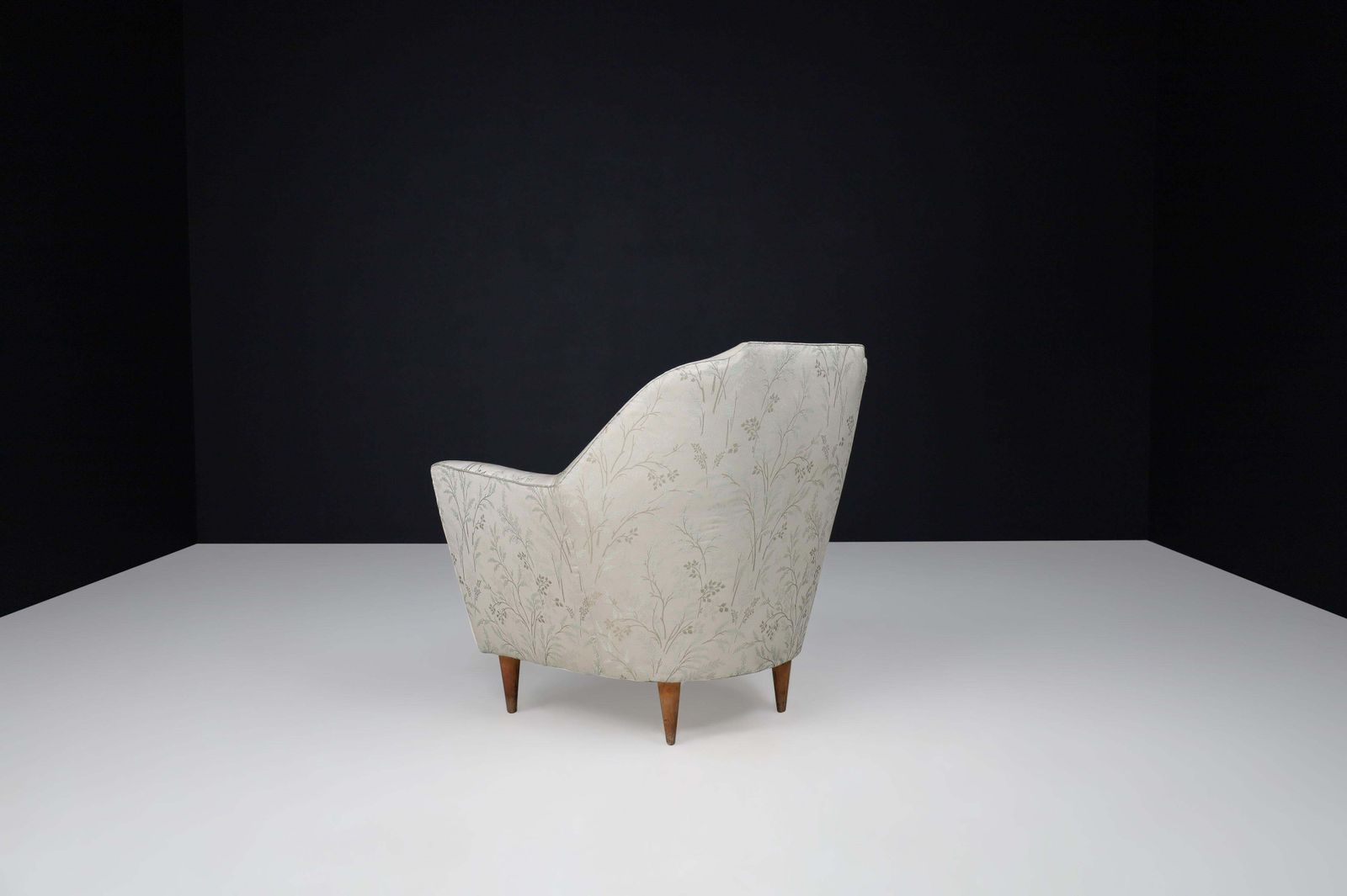 4708.0 Mid Century Armchairs In Fabric And Tapered Wooden Legs, Italy 1950s photo