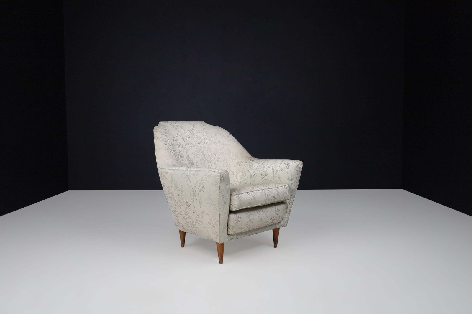 photo buy Mid Century Armchairs In Fabric And Tapered Wooden Legs, Italy 1950s