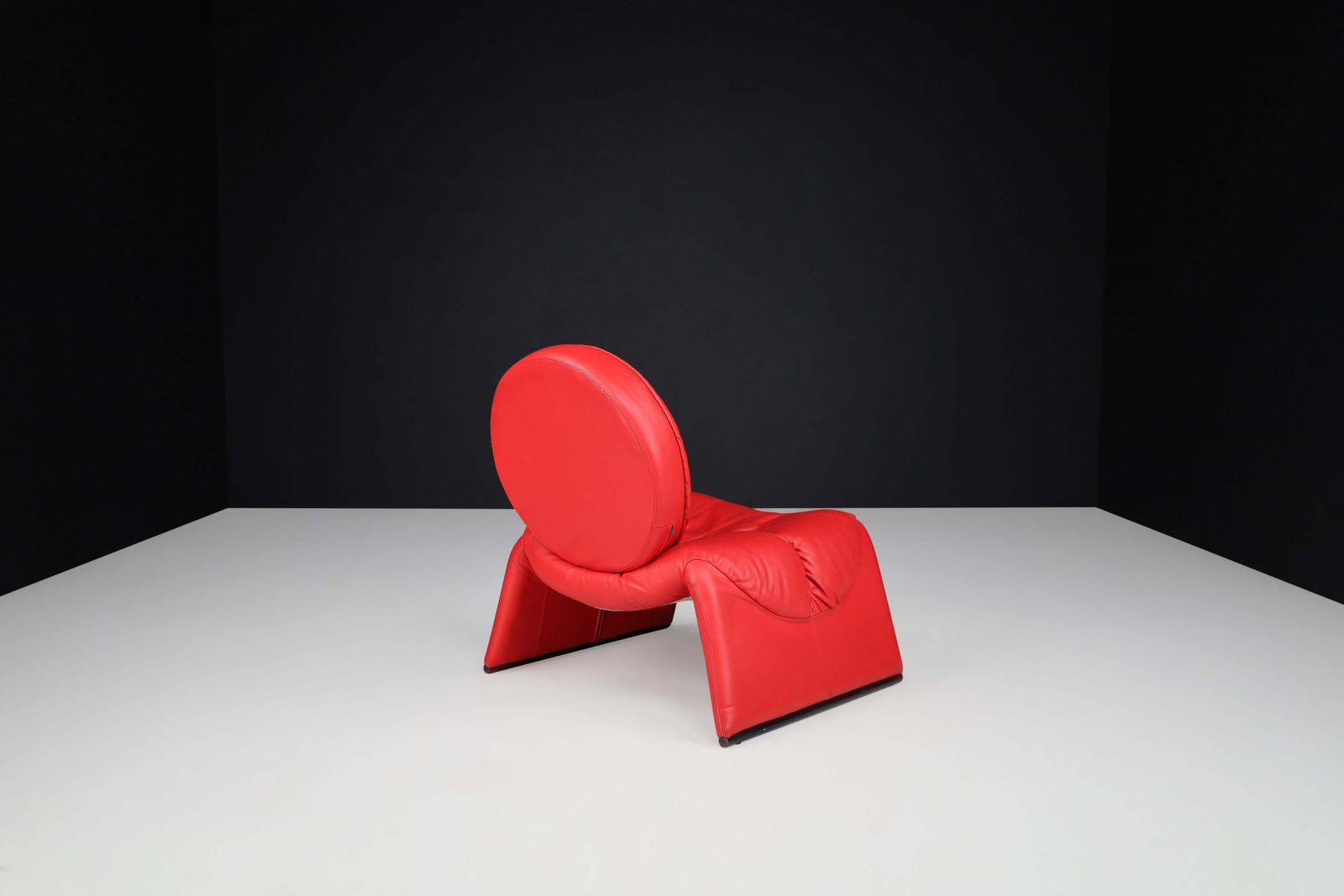 Vittorio Introini For Saporiti Italia Red Leather Lounge Chair, Italy, 1980s photo 2240.0