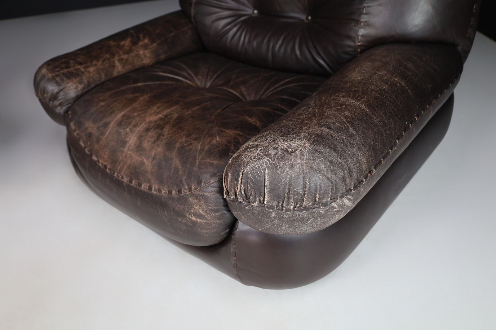 Furniture Couple Of Lounge Chairs In Patinated Brown Leather By Sapporo For Mobil Girgi photo