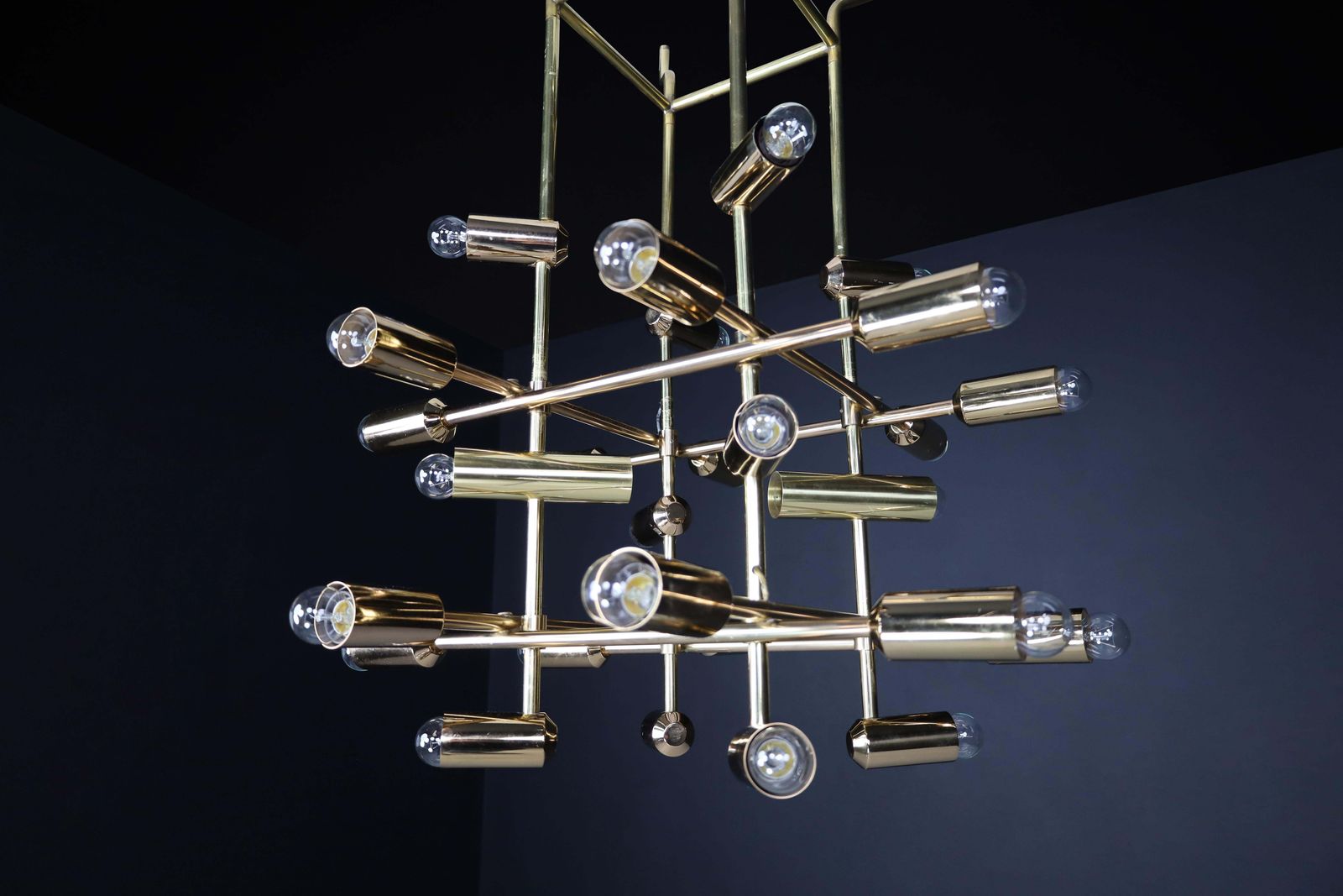 Mid Century Brass Chandelier Wit 28 Lights, Switzerland 1960s. photo vinterior