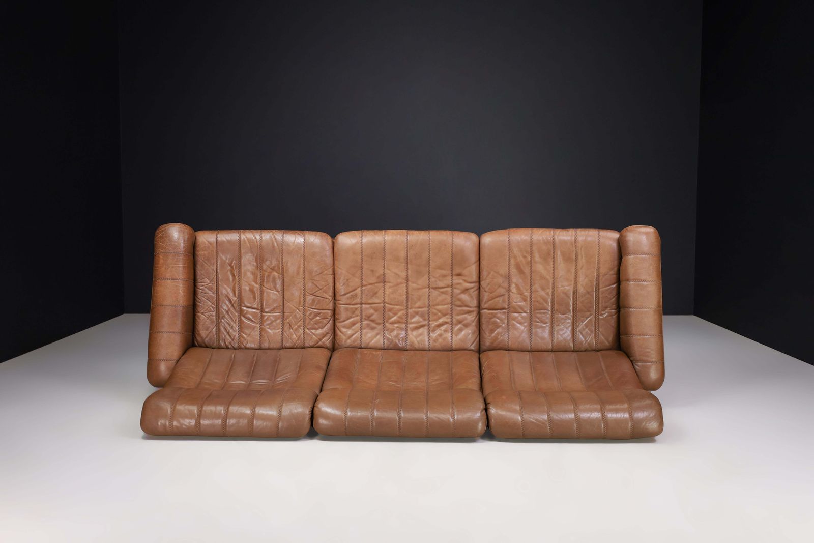 De Sede Ds 86 Patinated Leather Sofa, Switzerland, 1970s photo vinterior