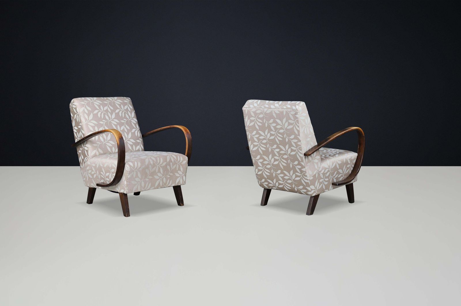 Pair Of 1940s Jindřich Halabala Bentwood Lounge Chairs With Original Upholstery photo 2871.0