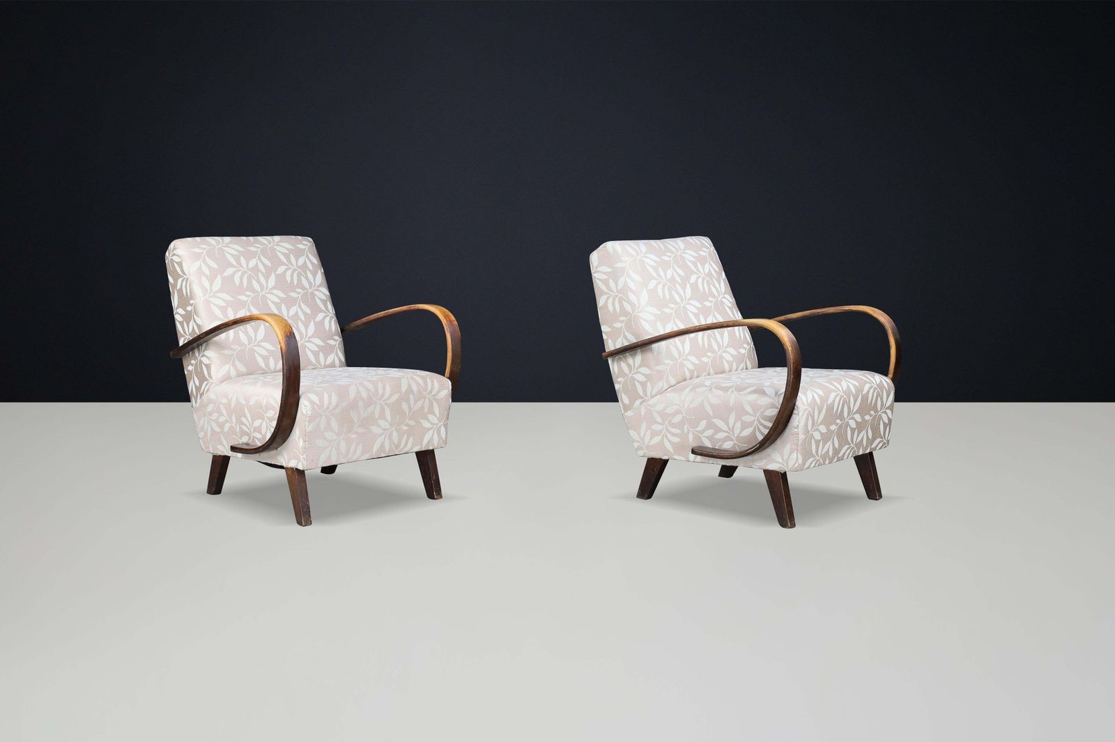 Pair Of 1940s Jindřich Halabala Bentwood Lounge Chairs With Original Upholstery photo buy
