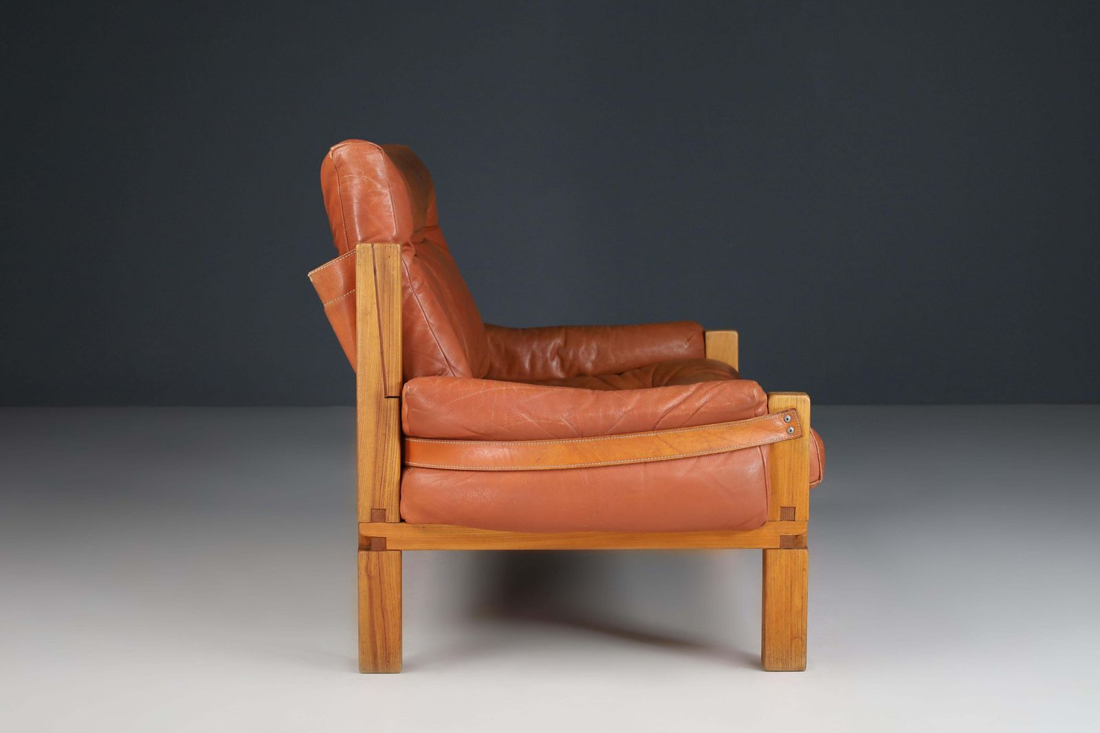 Pierre Chapo, S18y “Love Seat” Bench In Elm And Patinated Leather, France, 1970s photo Furniture