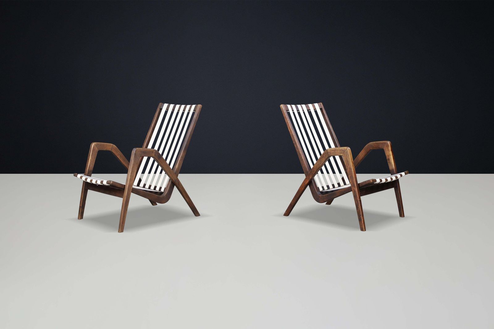 Rare Pair Of Jan Vaněk Sculptural Oak Lounge Chairs, 1940s Czech Modernism photo vinterior