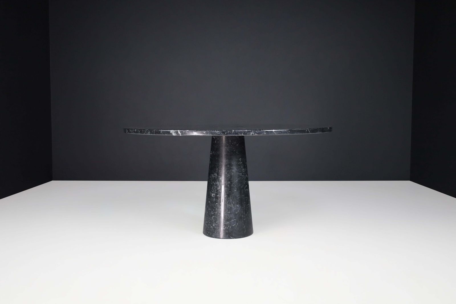 Angelo Mangiarotti For Skipper 'Eros' Round Dining Table In Marquina Marble photo for sale