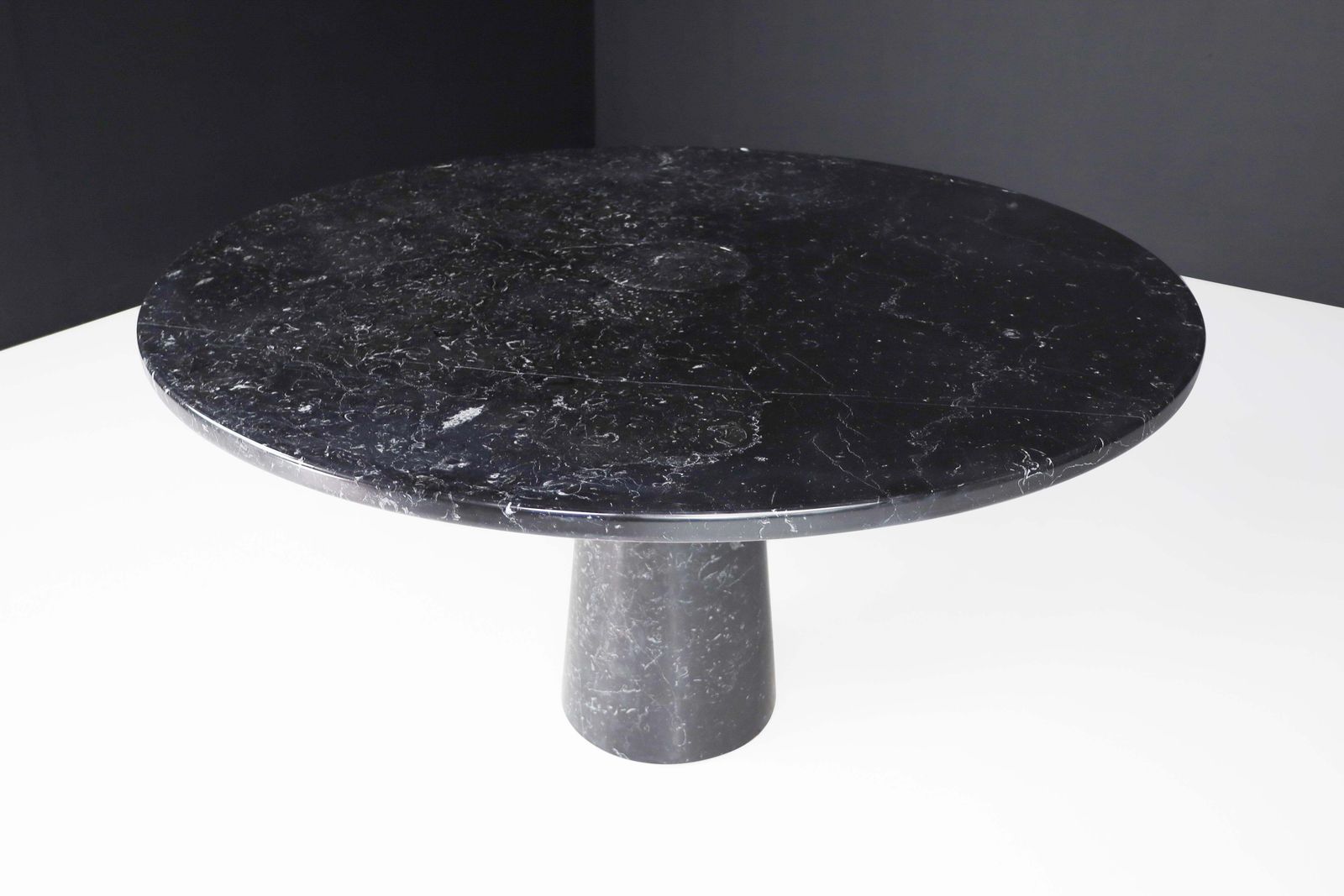 Furniture Angelo Mangiarotti For Skipper 'Eros' Round Dining Table In Marquina Marble photo