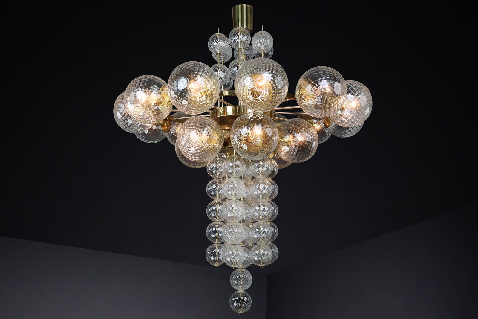 photo vintage Large Chandelier With Brass Fixture And Hand Blowed Glass Globes By Preciosa Cz.