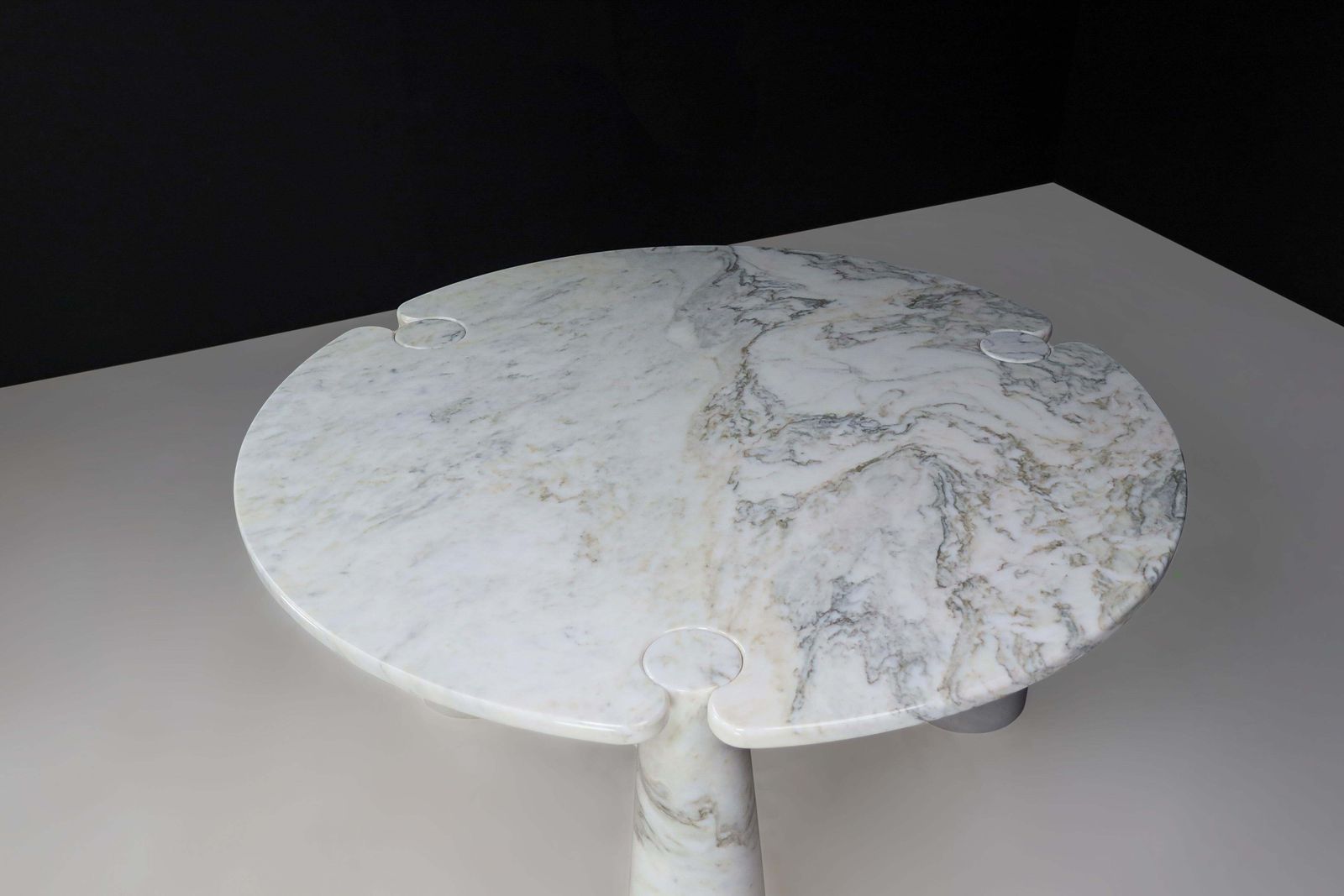 Furniture Angelo Mangiarotti For Skipper White Carrara Marble "Eros" Round Center Table photo