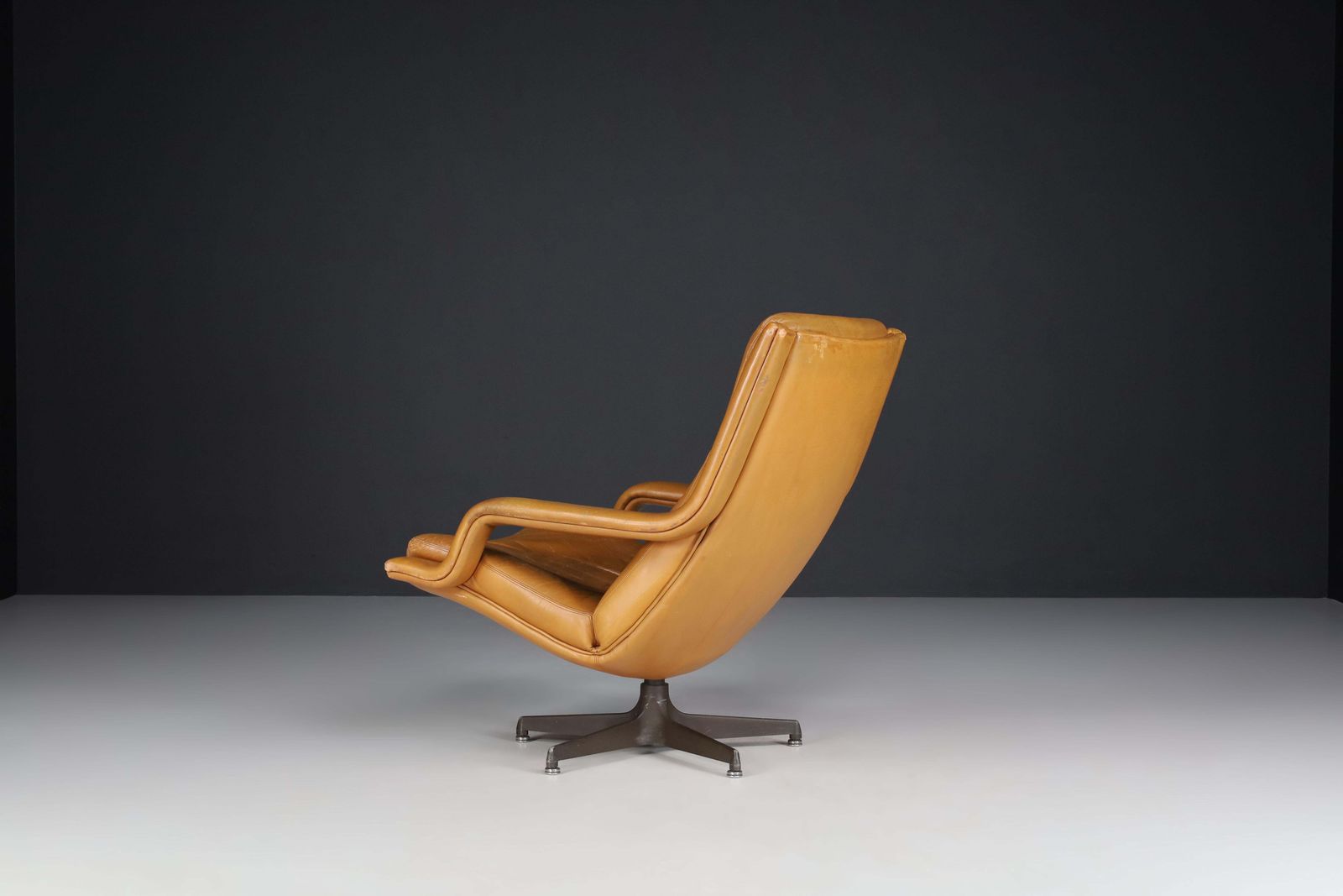 Geoffrey Harcourt Patinated Cognac Leather Swivel Lounge Chair, The Netherlands photo for sale