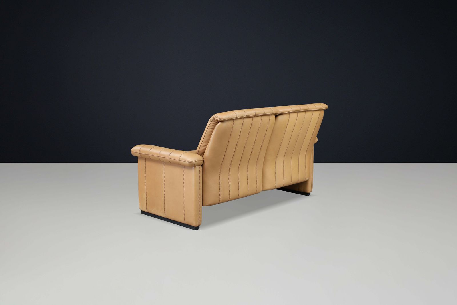 photo furniture Set Of Three De Sede Ds 83 Sofas In Tan Leather, Switzerland, 1970s