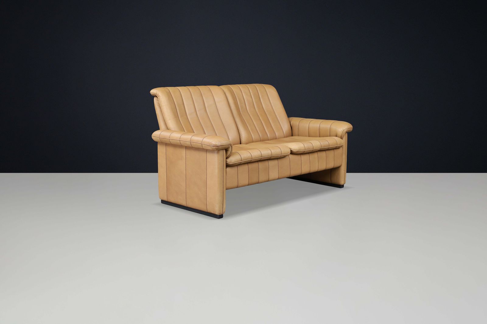 photo buy Set Of Three De Sede Ds 83 Sofas In Tan Leather, Switzerland, 1970s