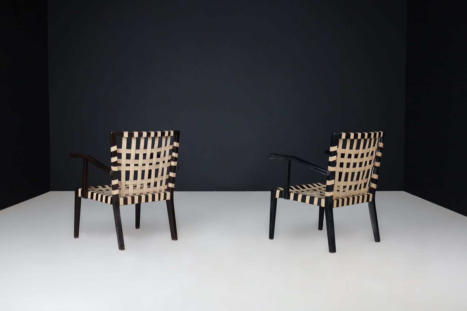 photo vinterior Pair Of Vintage European Modernist Armchairs, C. 1930s–1950s