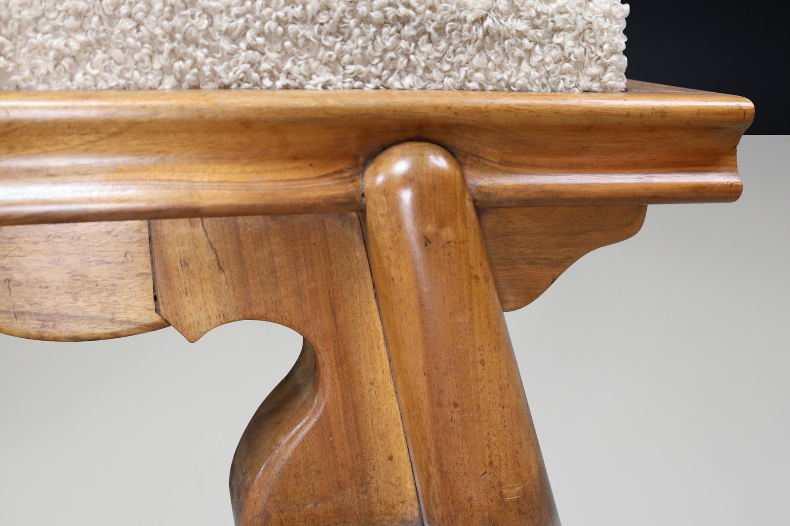 Monumental French Brutalist Walnut Daybed, Sculptural With Bouclé Upholstery. photo vintage