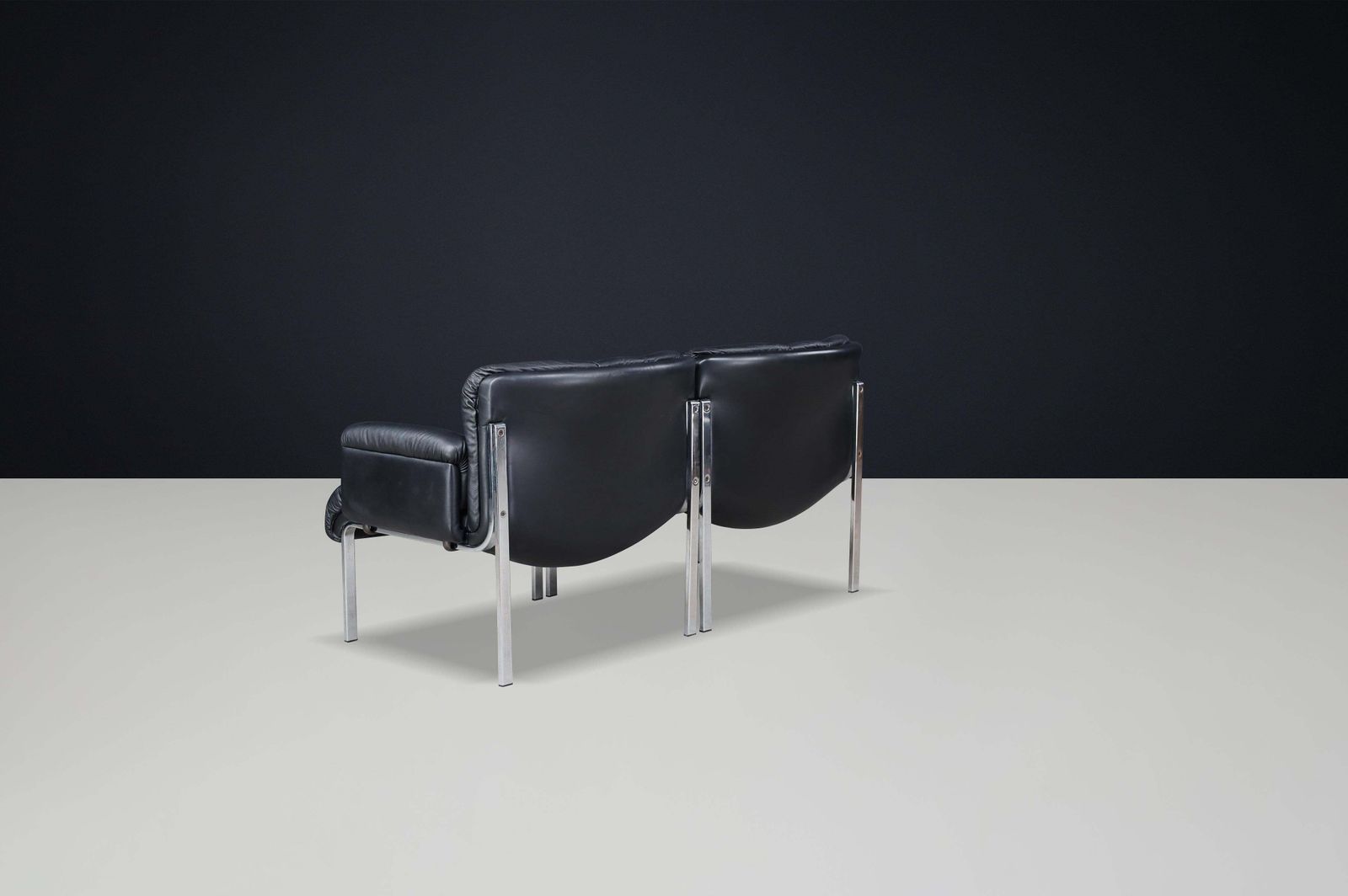 photo furniture Hans Eichenberger For Girsberger ‘Eurochair’ In Black Leather, Switzerland, 1970