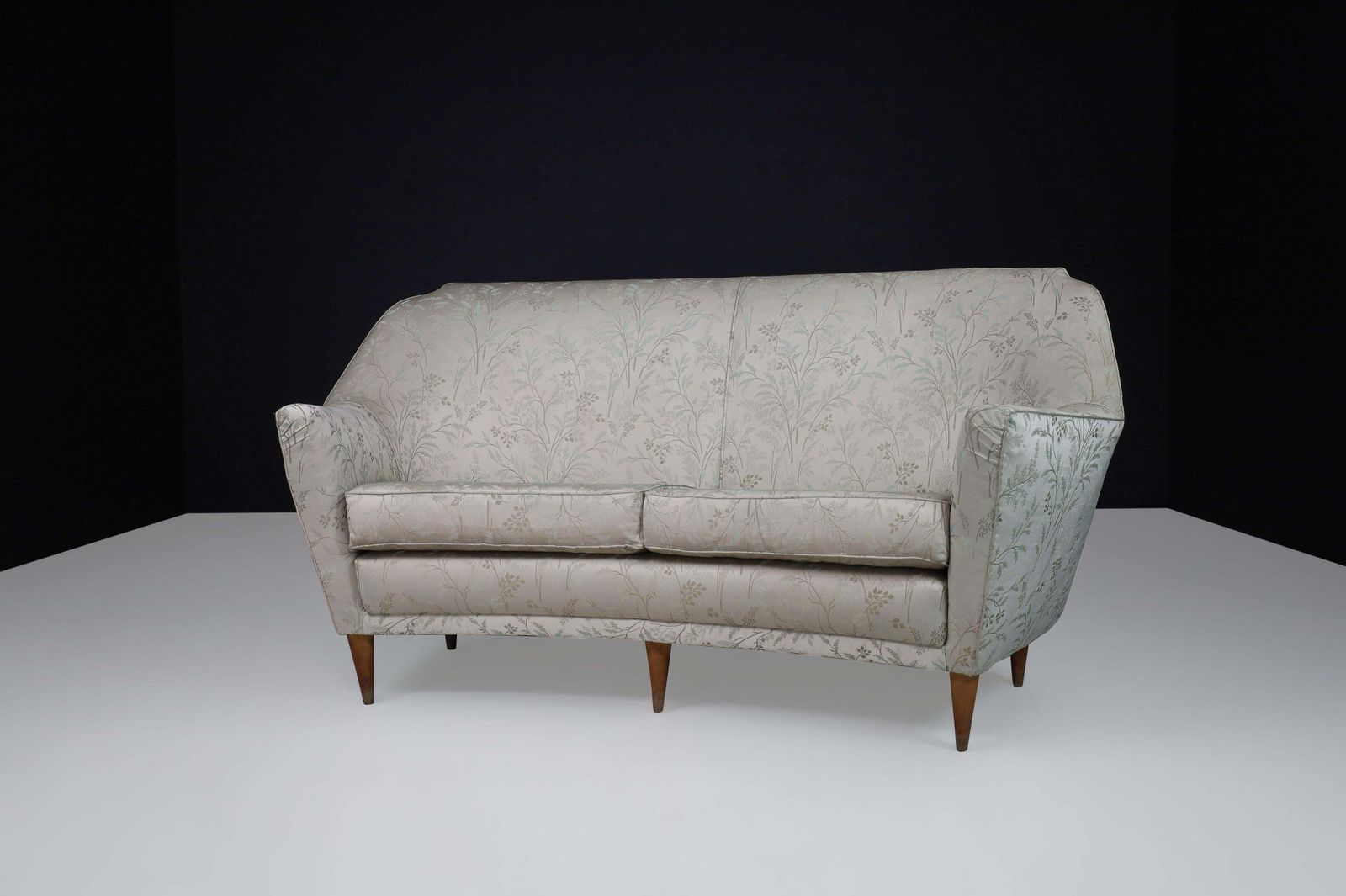 Mid Century Sofa In Leaf Motif Fabric And Tapered Wooden Legs, Italy, 1950s photo vinterior