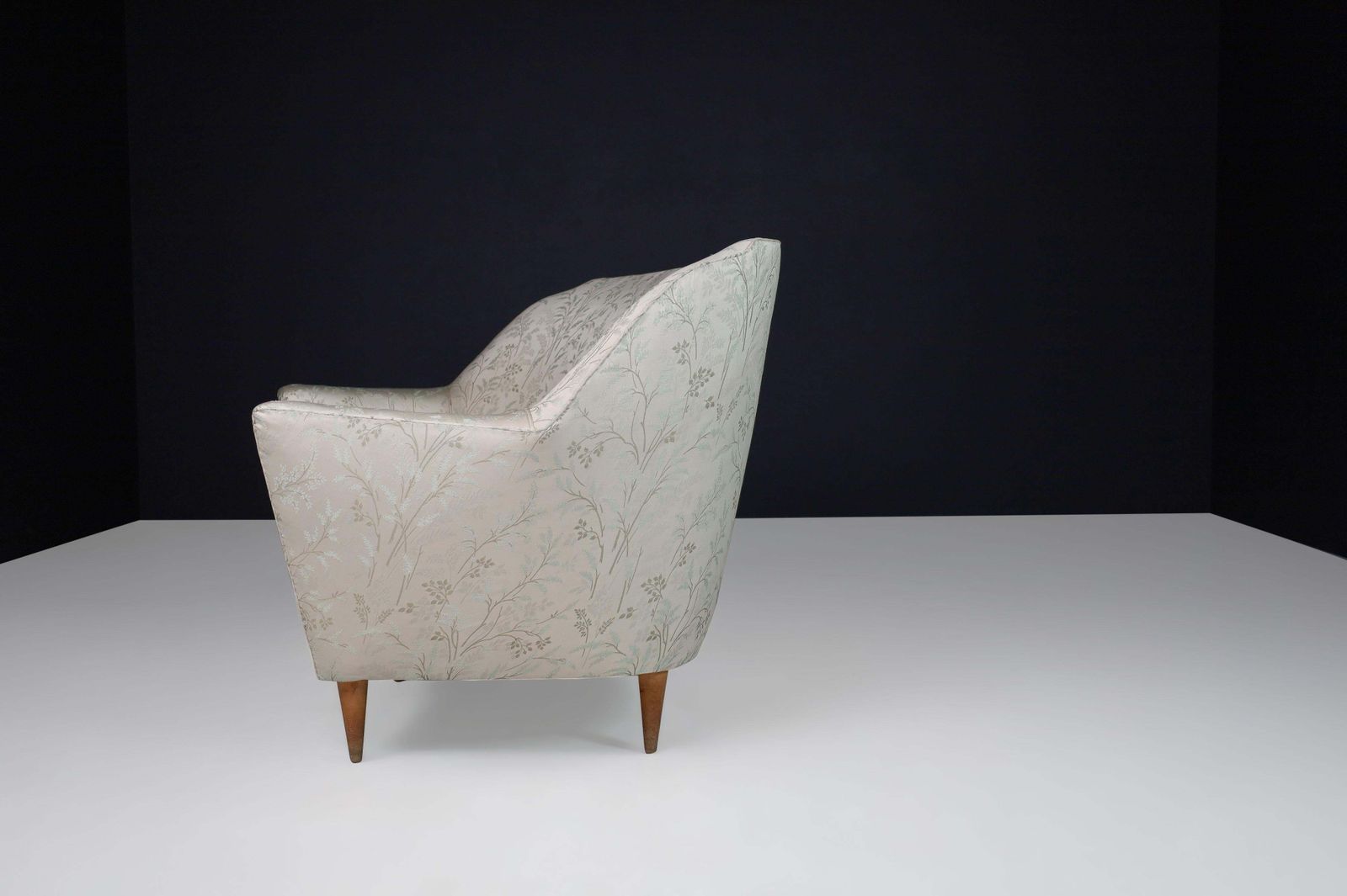 photo buy Mid Century Sofa In Leaf Motif Fabric And Tapered Wooden Legs, Italy, 1950s