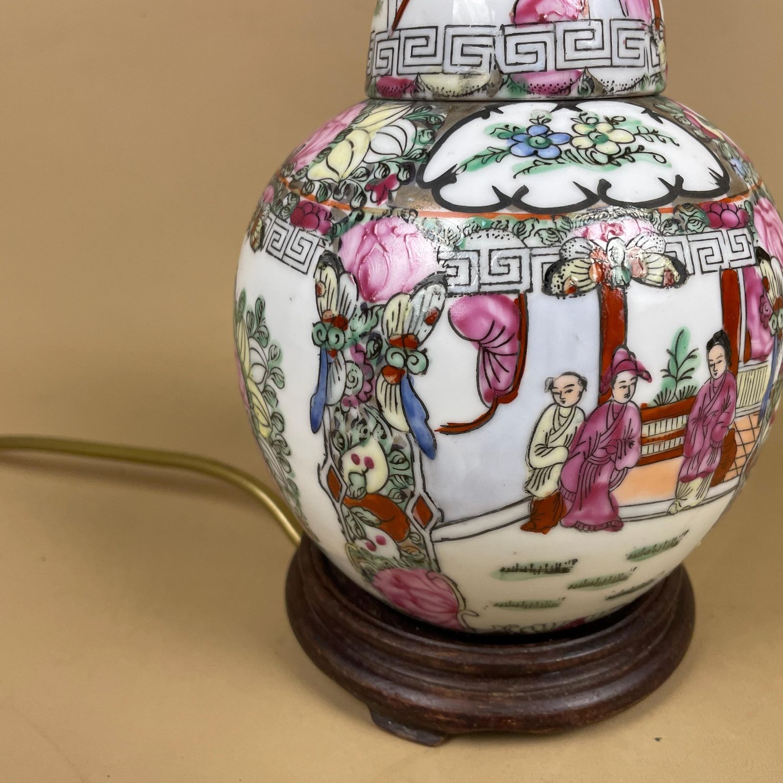 Oriental Ceramic Lamp Light Bedside Table Hand Painted Design Pattern Wood Base Chinese Vase Antique Brass Vintage Ginger Jar White photo vinterior