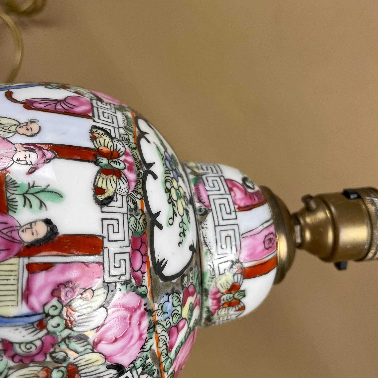 photo for sale Oriental Ceramic Lamp Light Bedside Table Hand Painted Design Pattern Wood Base Chinese Vase Antique Brass Vintage Ginger Jar White