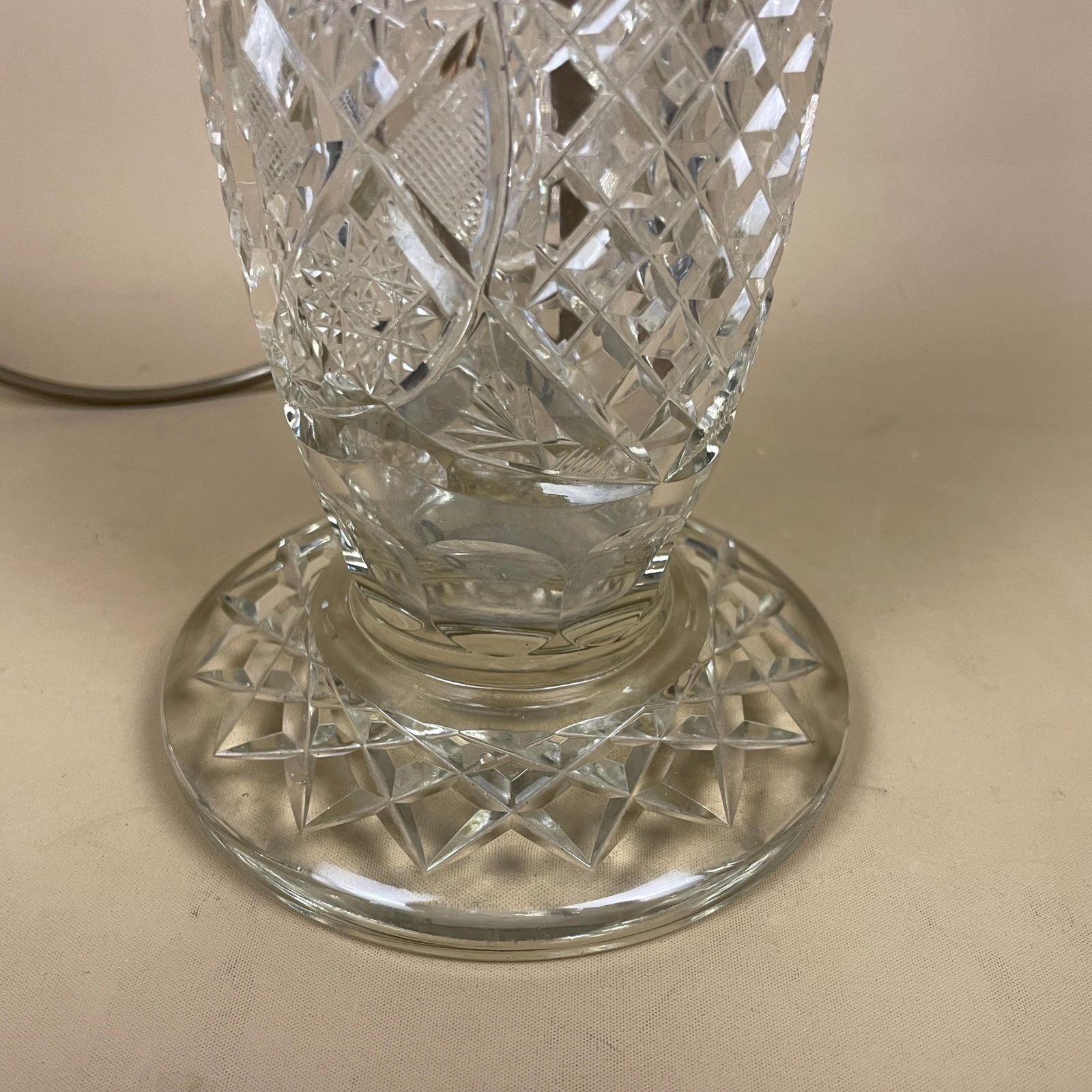 Antique Clear Cut Glass Lamp Light Bedside Table Copper Metal Fitting Art Deco Round Base Vintage Elegant Regency Classic photo Lighting