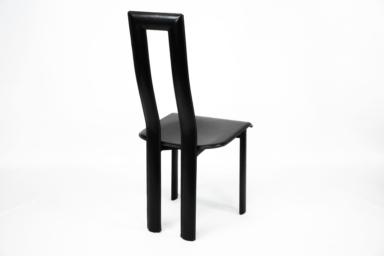 photo vintage Postmodern Set Of Ten Leather Dining Chairs By Antonello Mosca For Ycami. Italy 1980s