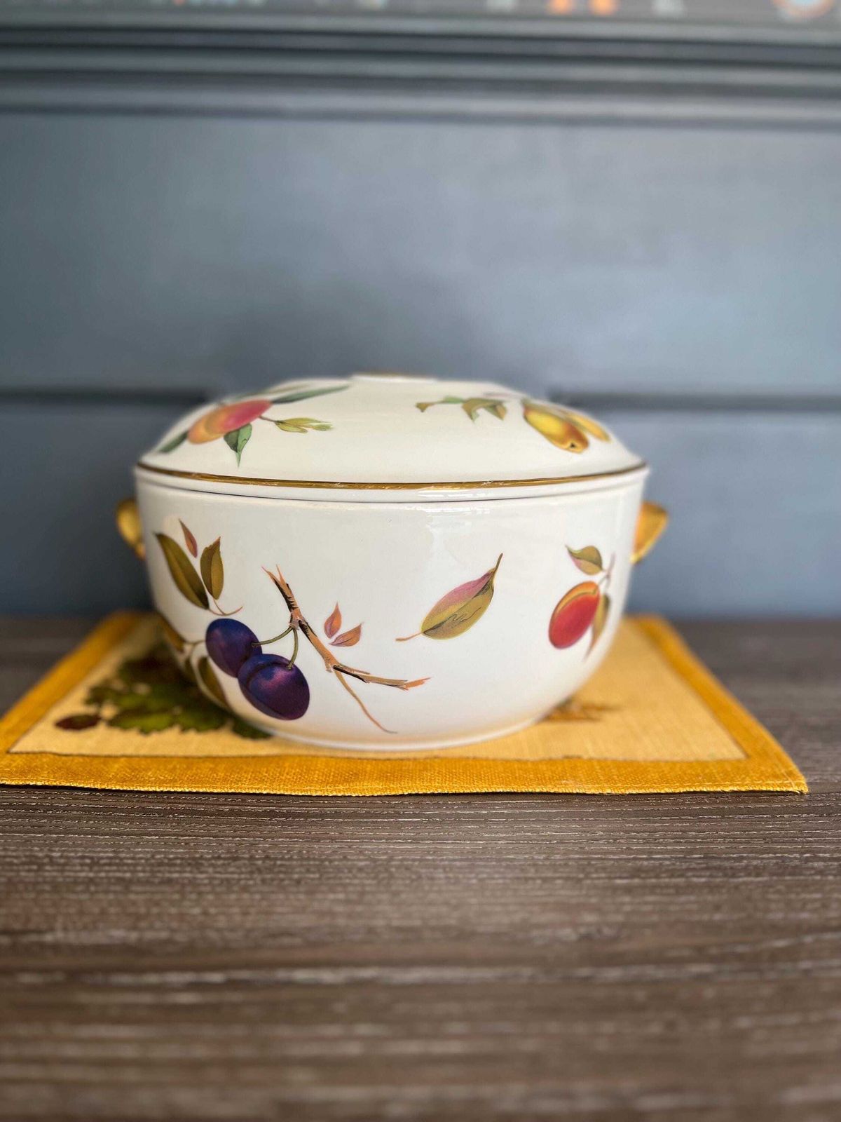 Royal Worcester Gold Collection Casserole Dish With Lid.