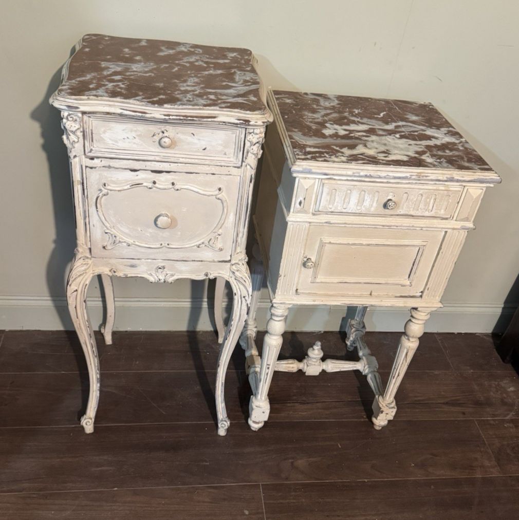 photo vintage Matched Pair French 19th Century Bedside Tables / Pot Cupboards