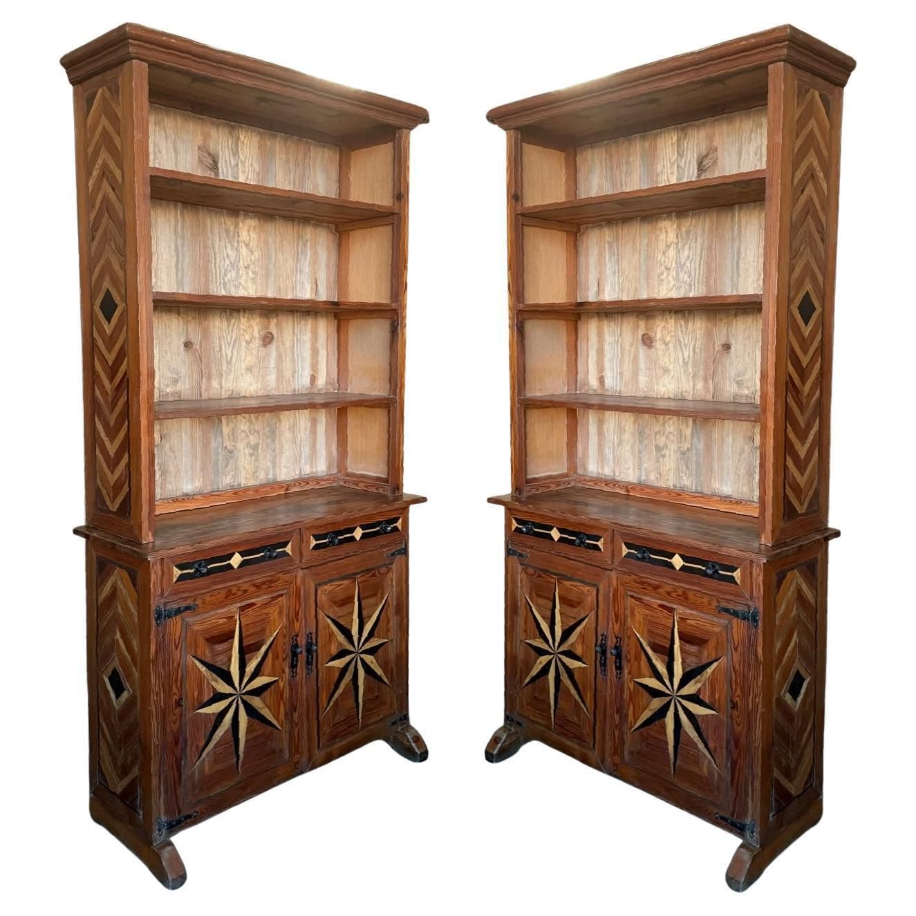 Bibliothèque en pin à marqueterie, deux portes et tiroirs, XIXe siècle
