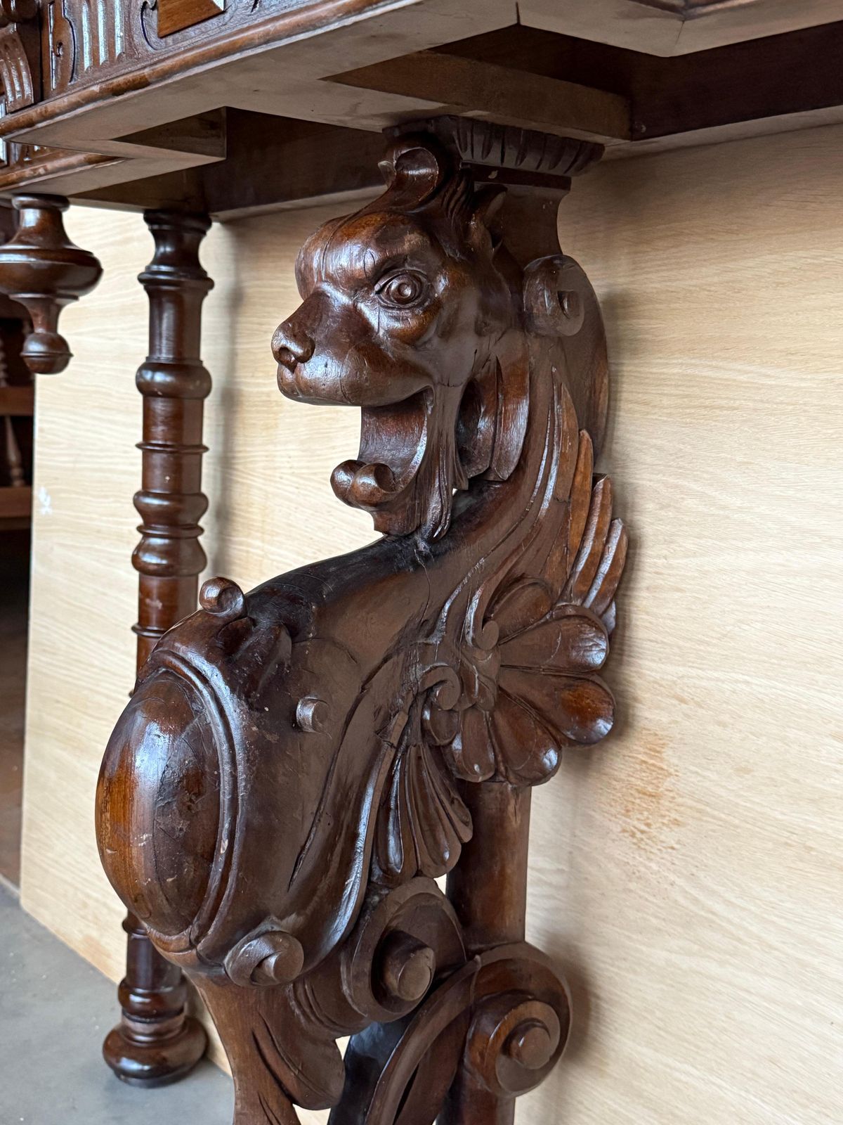 photo for sale Buste d'époque, Renaissance italienne, sculpté, tête de lion ailé