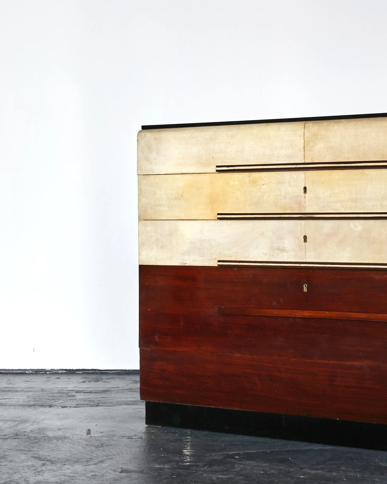 photo vintage Italian Modernist C.1940s Vellum Chest Of Drawers