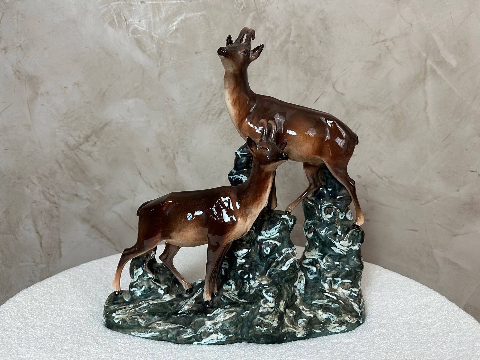 photo vintage Ceramic Chamois Statue