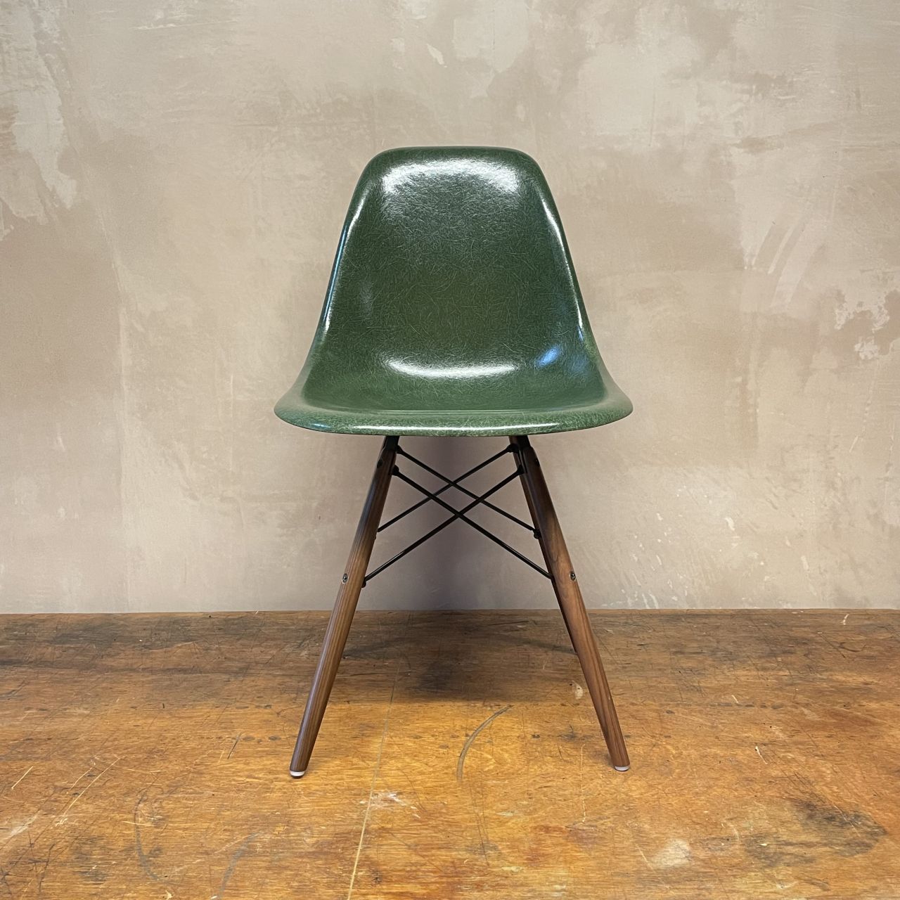 Eames Herman Miller Dsw Side Chair In Kelly Green photo furniture