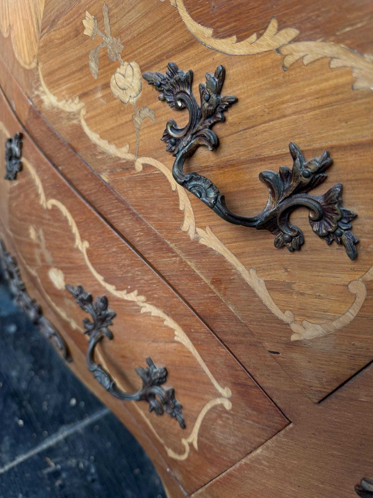 photo vinterior Louis XV Style Bombe Chest Of Drawers