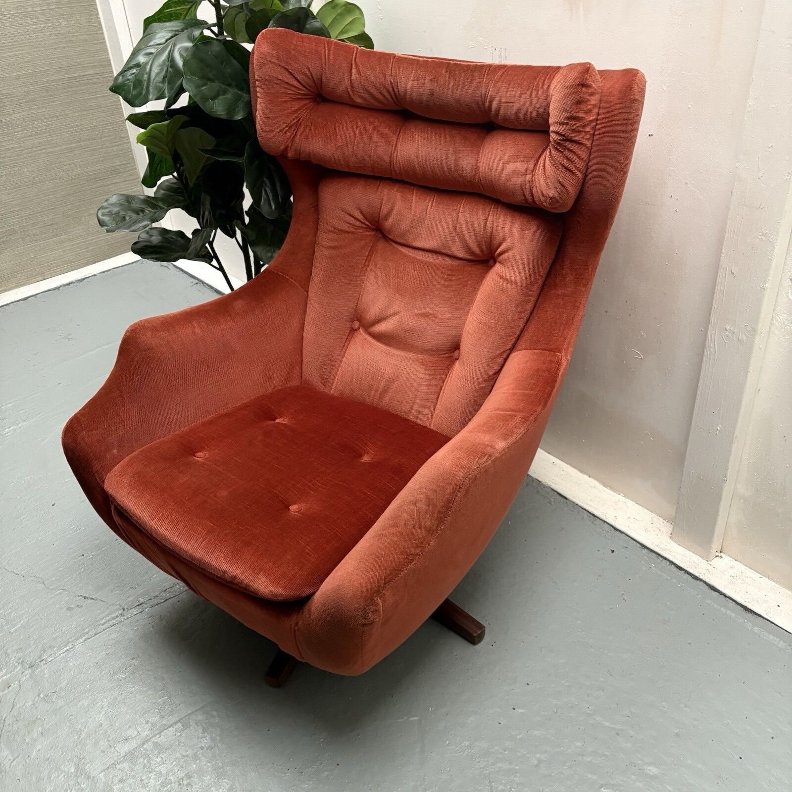 1970s Parker Knoll Glide Statesman Swivel Tilt Base Egg Arm Chair photo furniture
