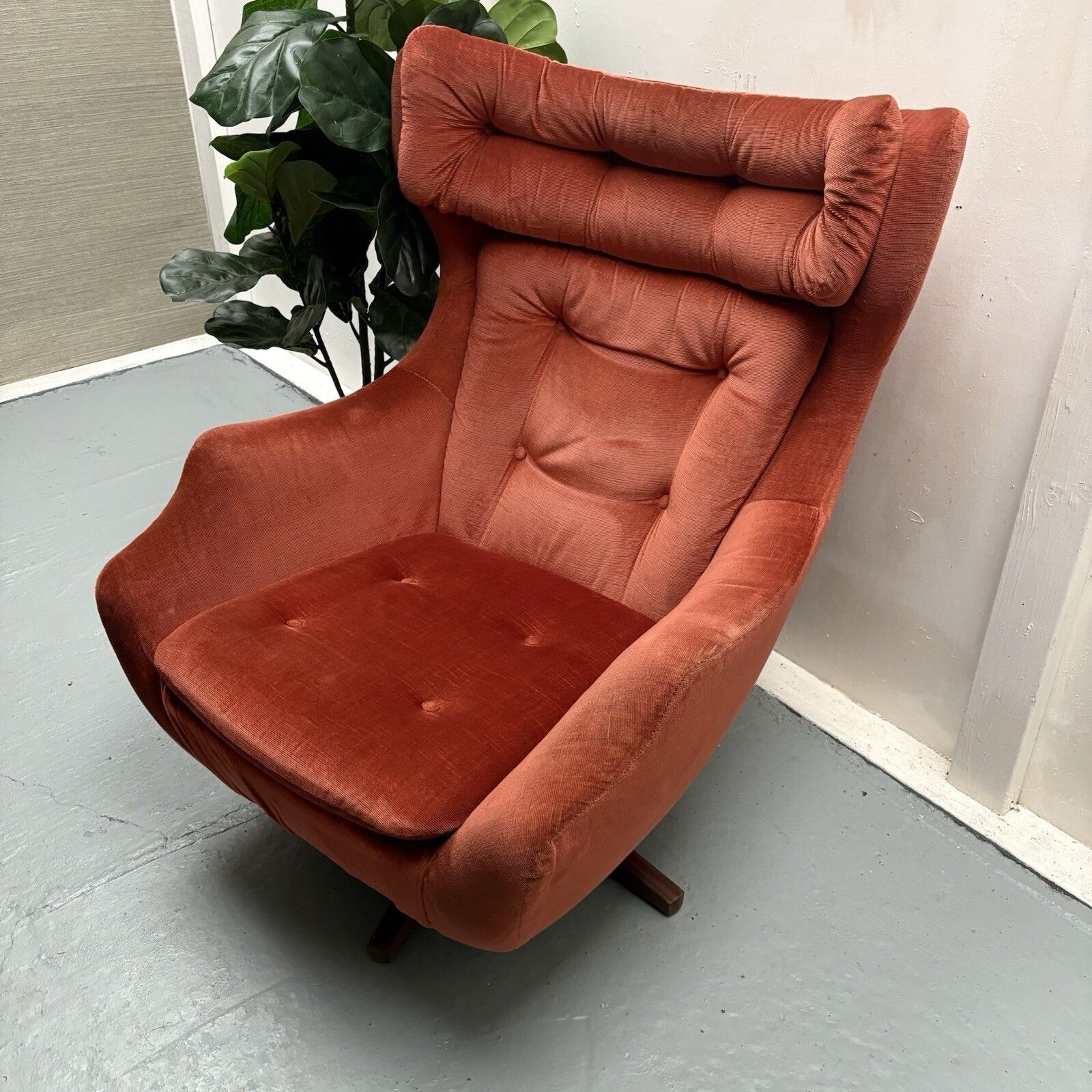 photo furniture 1970s Parker Knoll Glide Statesman Swivel Tilt Base Egg Arm Chair