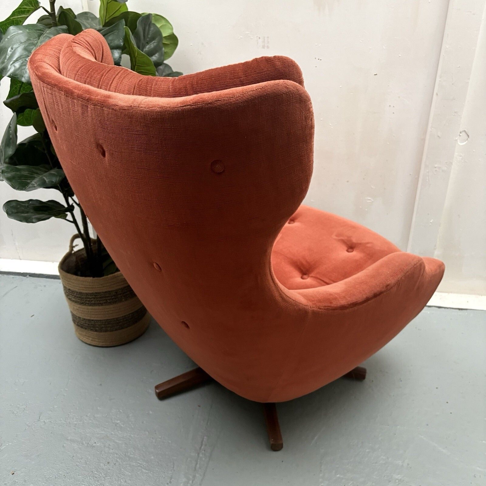 995.0 1970s Parker Knoll Glide Statesman Swivel Tilt Base Egg Arm Chair photo