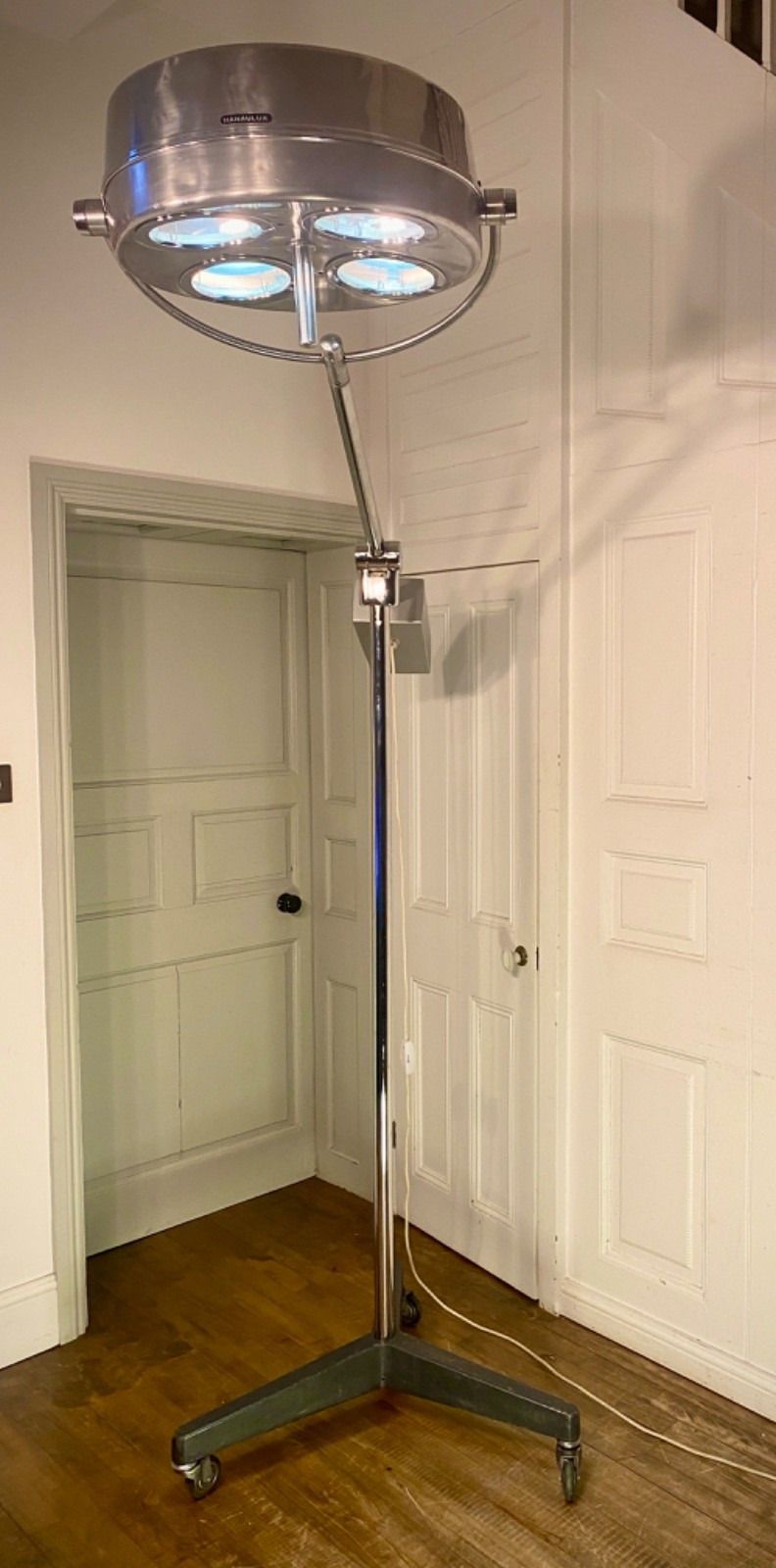 Lighting Super Cool Mid Century Chrome Aluminium Operating Theatre Floor Lamp Boom Light. photo