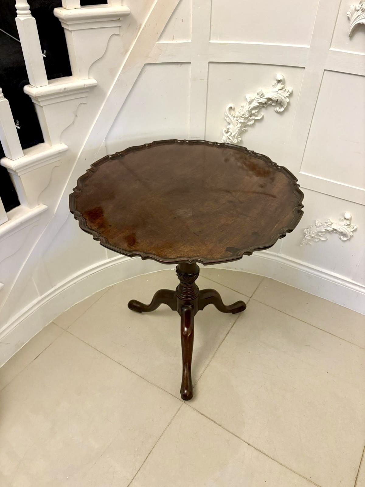 photo furniture Antique 18th Century Quality Chippendale Mahogany Tilt Top Tripod Table