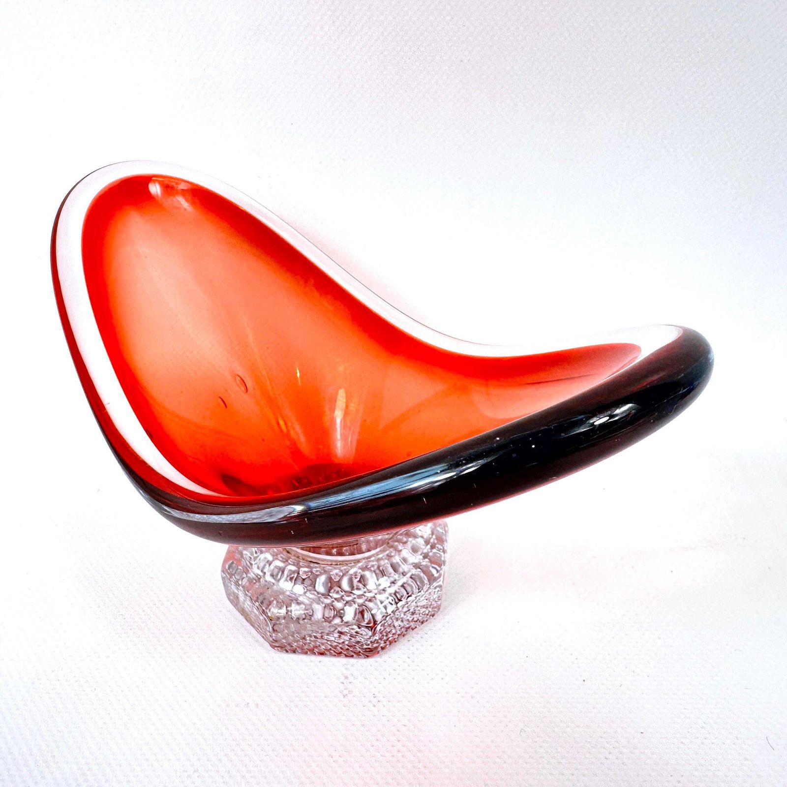 Vintage Scandinavian Red Art Glass Bowl – Freeform Pedestal Design, Mid Century photo vinterior