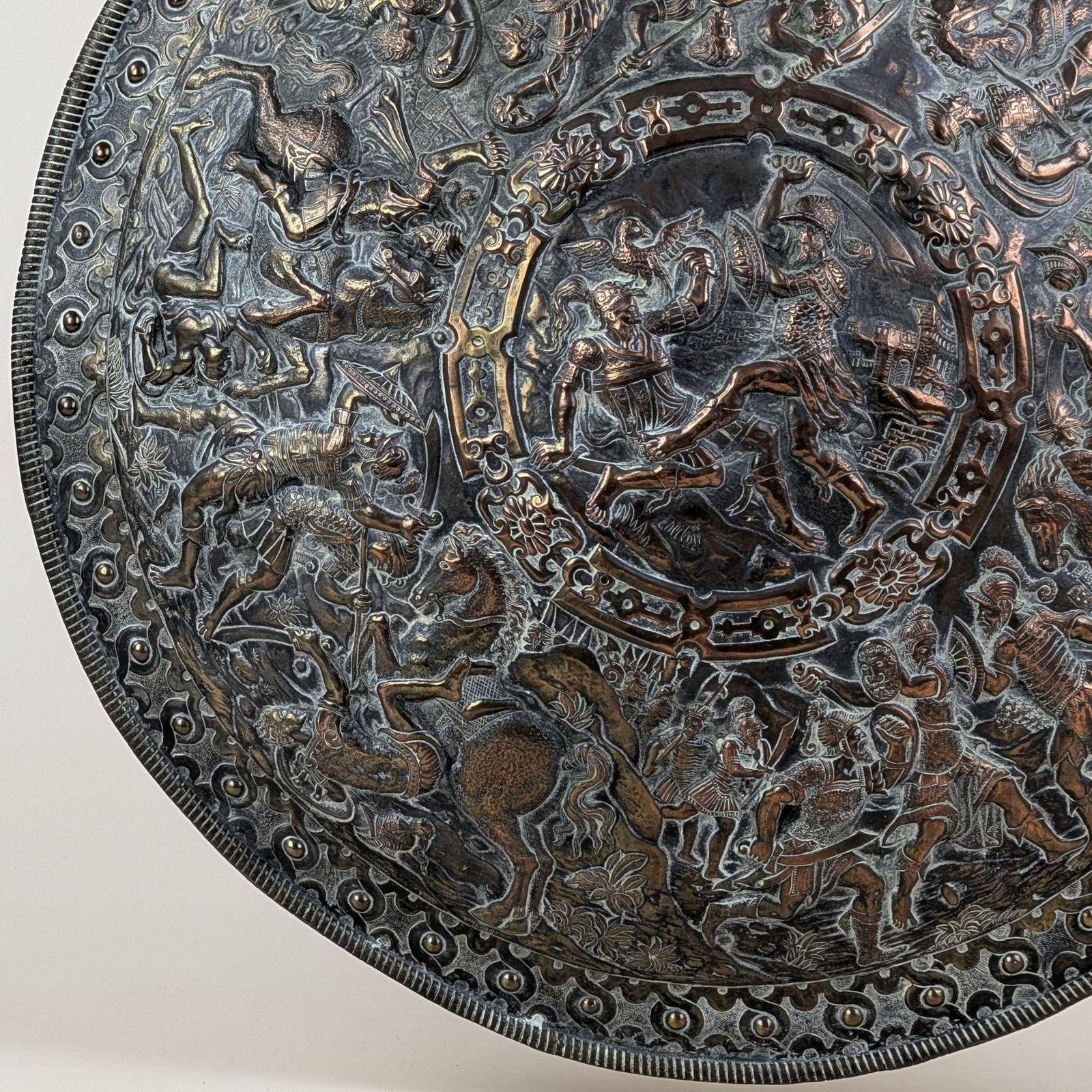 Large Brass Repoussé Shield Plaque Roman Battle Scene Victorian Grand Tour Wall Hanging Decor photo vinterior