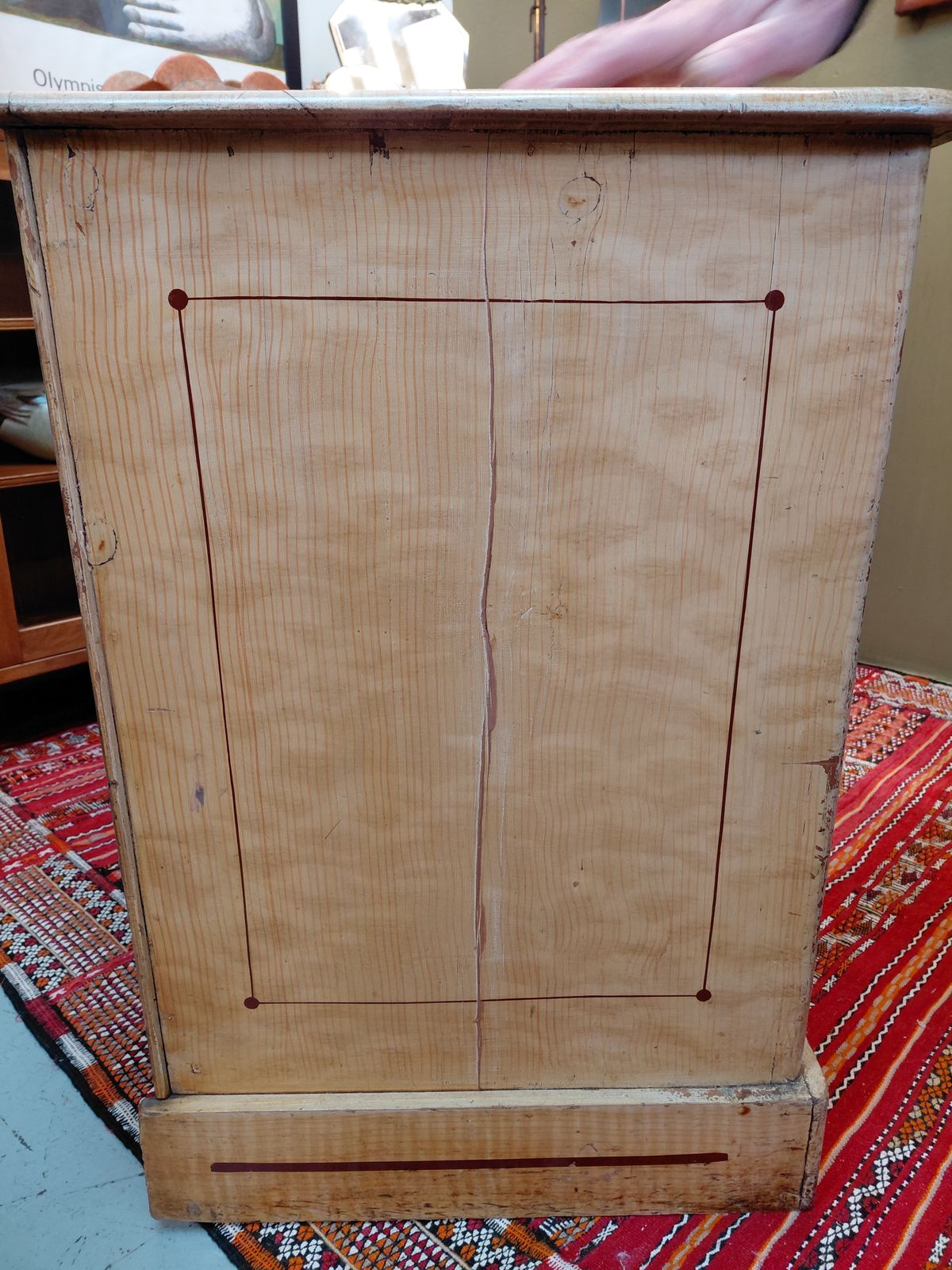 photo furniture Aesthetic Movement Victorian Pine Chest Of 4 Drawers With Original Scumbled Finish