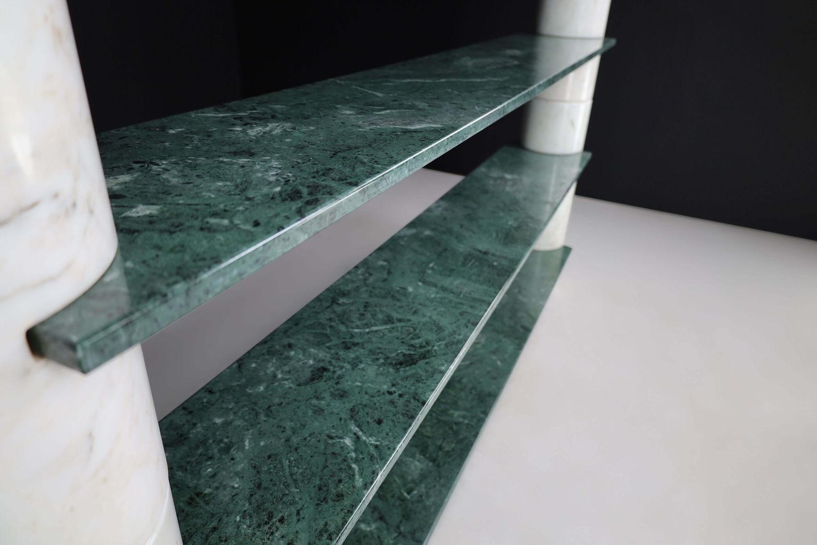 photo vinterior Angelo Mangiarotti "Loico" Bookcase In Green Alpi Verdi Marble For Skipper 1970s