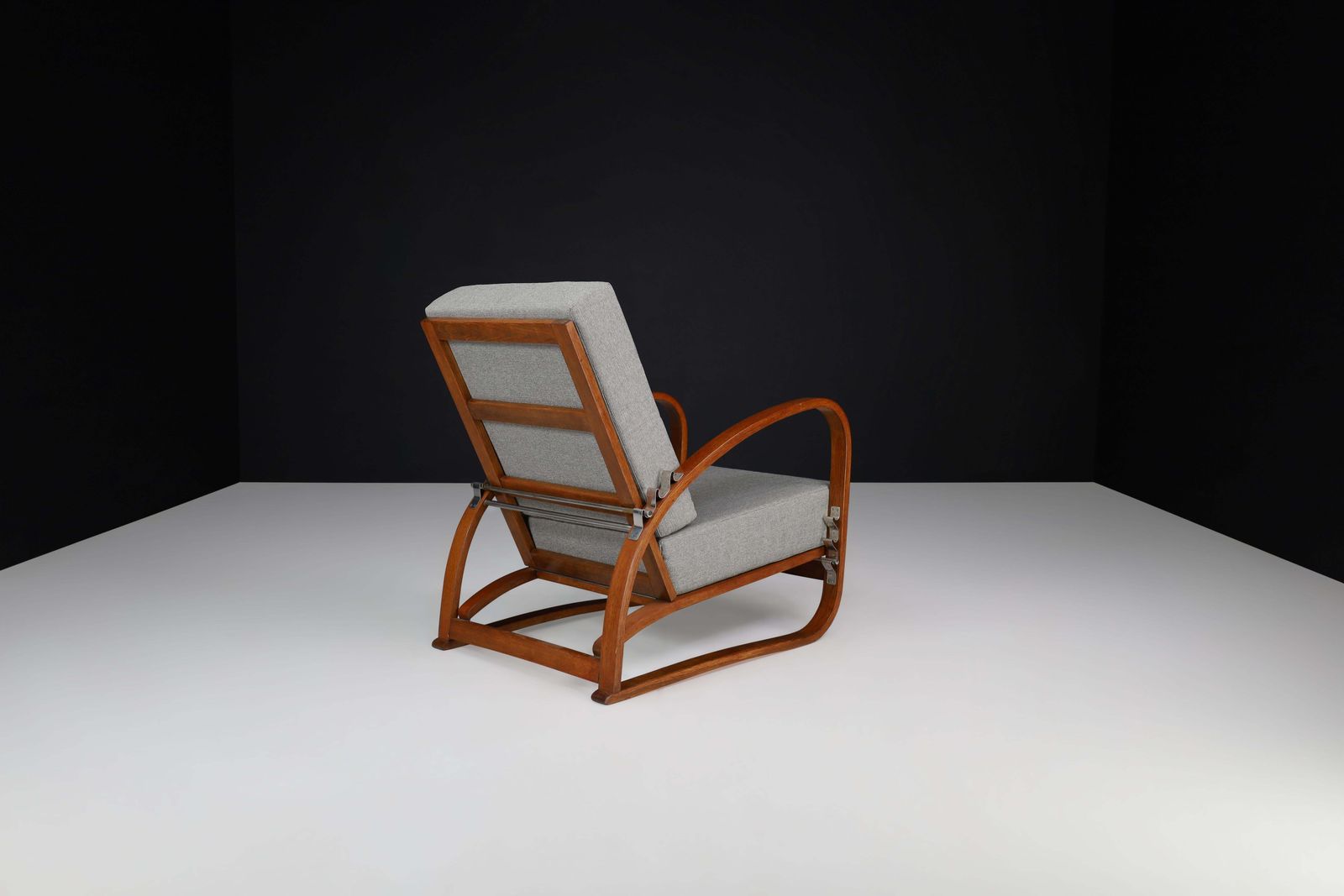 Jindrich Halabala Adjustable H 70 Oak Bentwood Lounge Chair, Praque 1930s photo vintage