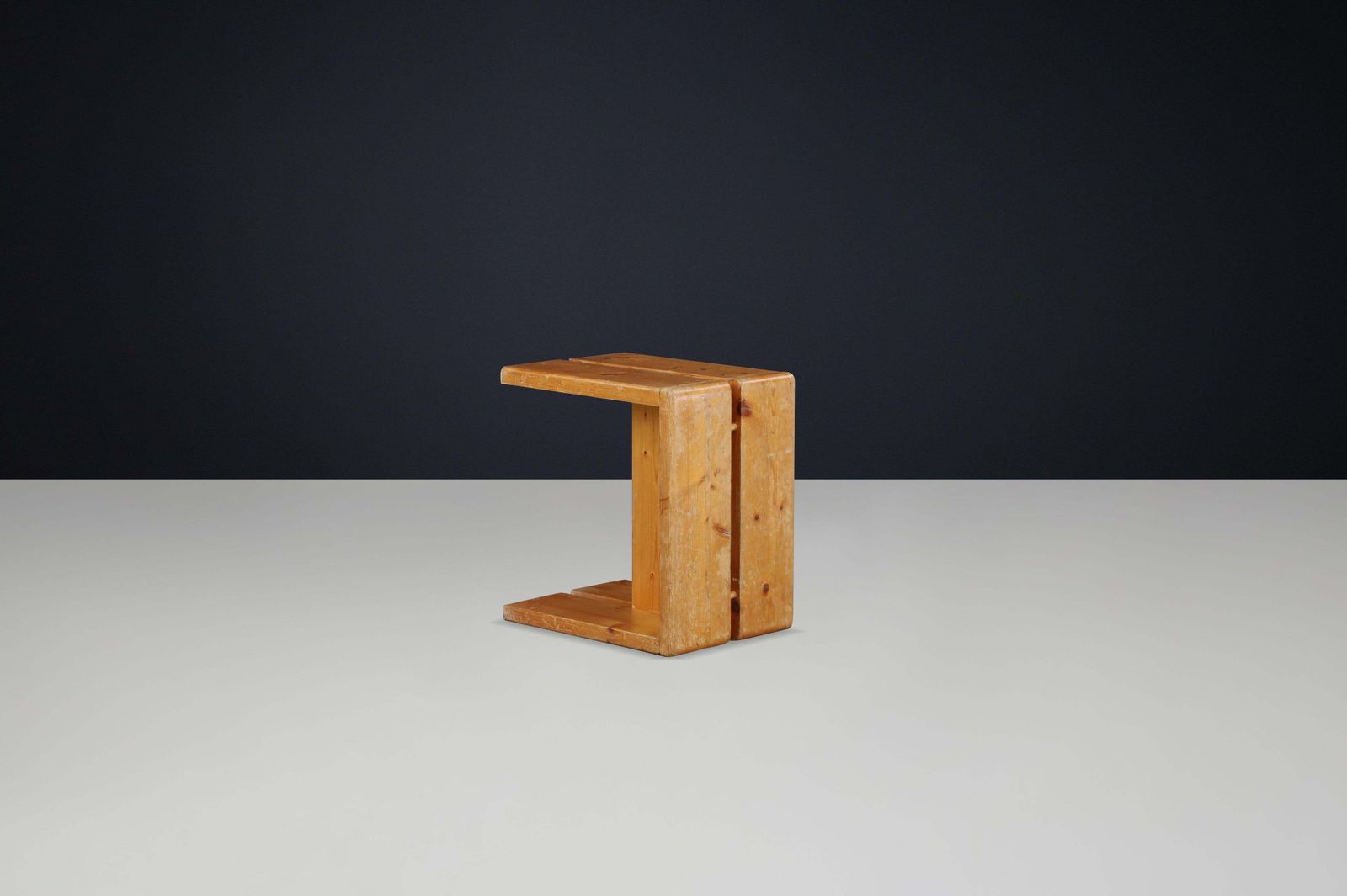Charlotte Perriand Mid Century Pine Stool, Les Arcs Ski Resort, 1960s photo vinterior