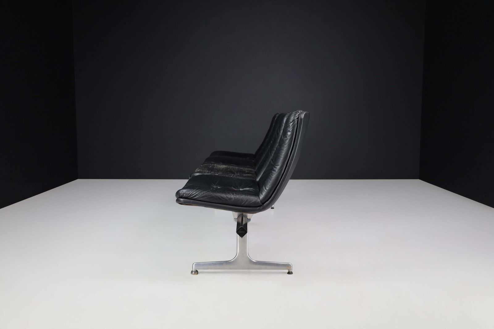 photo vinterior Geoffrey Harcourt Leather Four Seat Bench For Artifort, The Netherlands, 1960s