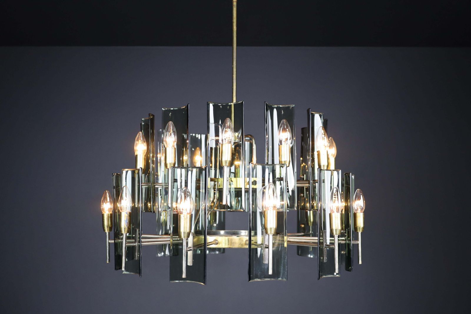 photo vintage Set Of Six Gino Paroldo Grande Chandeliers In Brass, Italy 1950