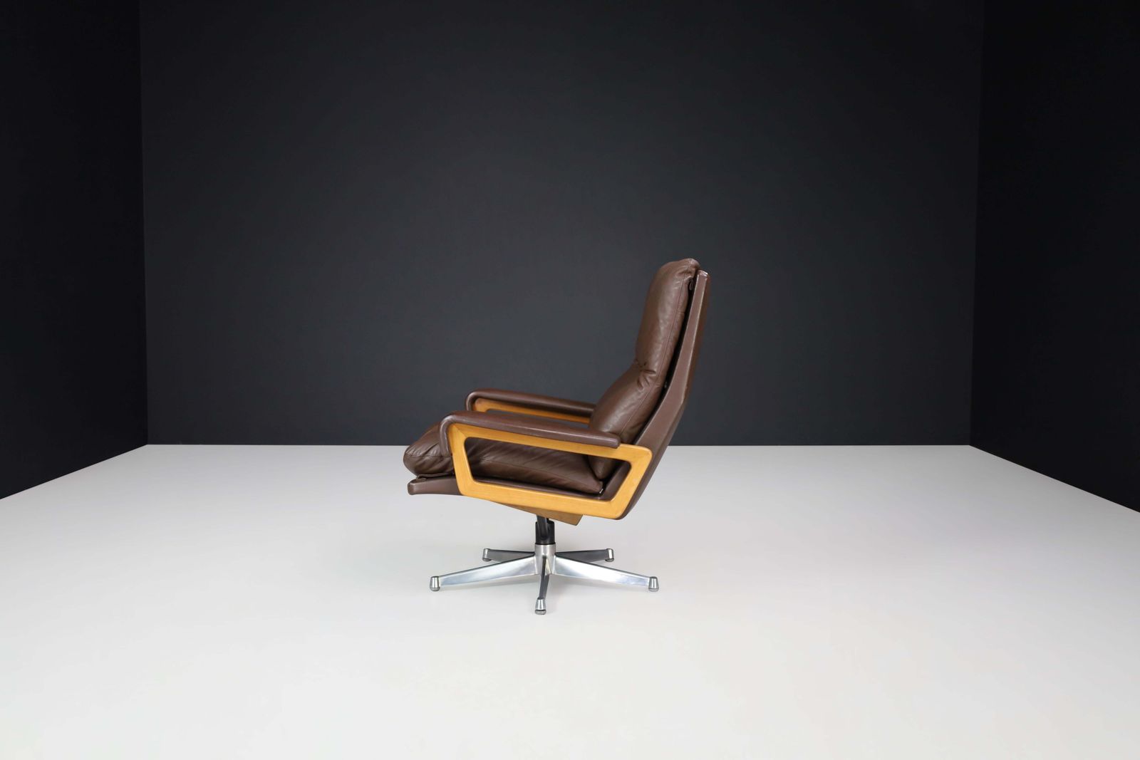 photo for sale 'King' Chairs By André Vandenbeuck For Strässle, Switzerland, 1970s