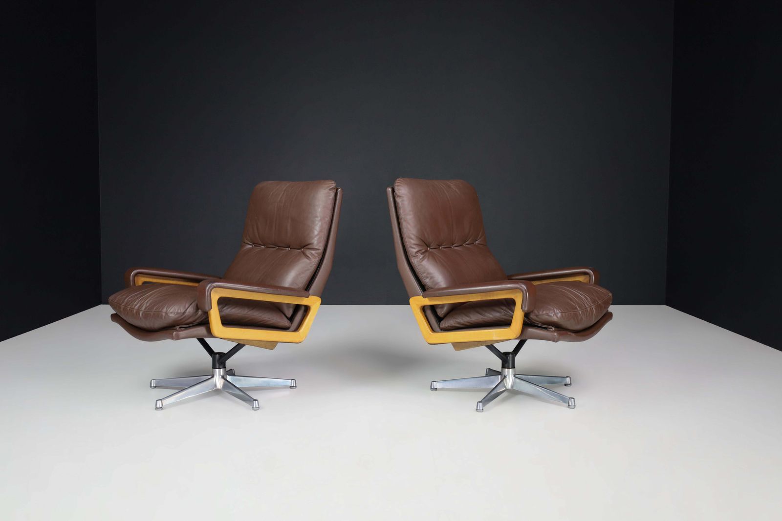 photo buy 'King' Chairs By André Vandenbeuck For Strässle, Switzerland, 1970s