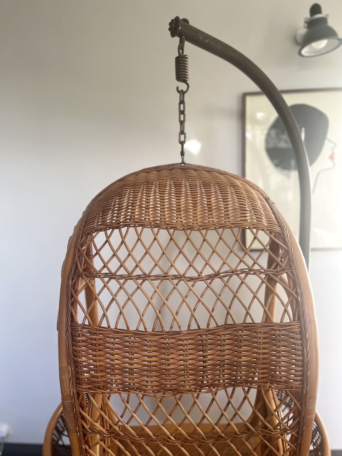 photo vintage Rattan Hang Egg Cage Lounge Armchair Chair. Cane Egg Chair, Mid Century Cane Egg Chair, Swing Egg Chair